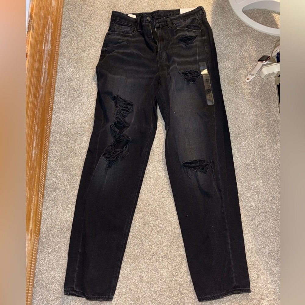 American Eagle High Rise Relaxed Mom Jean